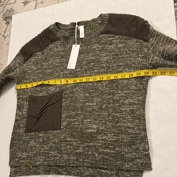 NWT Women’s Sweater Size Small Olive Green Thick Sweater - Picture 8 of 9